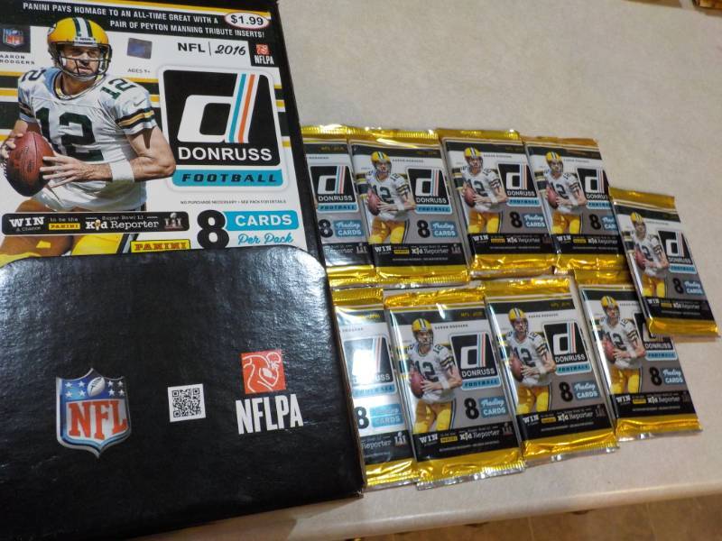 Donruss Aaron Rogers 8 pack Trading...