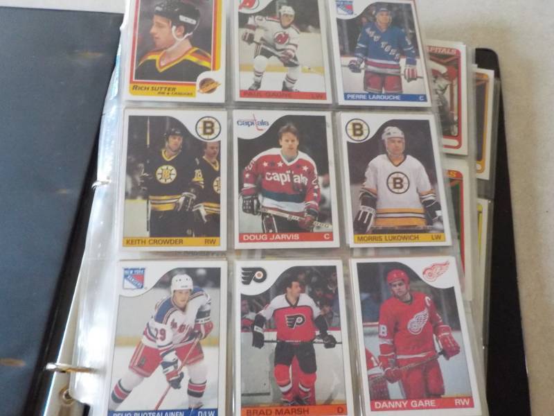 Book of Hockey Players Cards...
