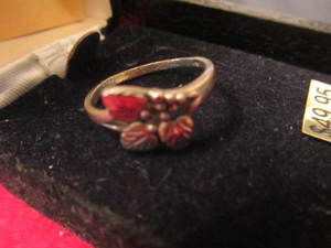 lot 3 image: Black Hills Gold Ring