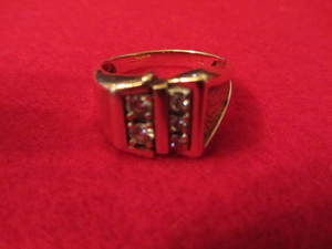 lot 9 image: Mens Diamond Ring