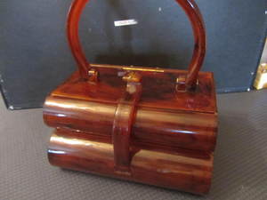 lot 16 image: Vintage Purse