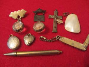 lot 18 image: Vintage Pins, Knife Pencil