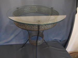 lot 65 image: MCM Round Table
