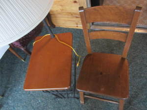 lot 75 image: MagazineLamp Table, Chair