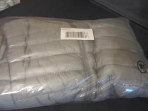 lot 84 image: Ladies Puff Jacket