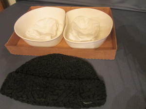 lot 89 image: Navy Caps