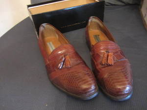lot 34 image: Snake & Leather Shoes