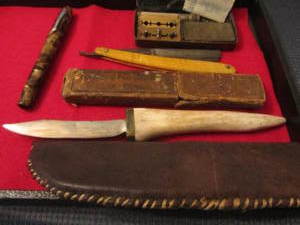 lot 118 image: Razors, Ink Pens, Knife