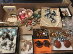 lot 130 image: Costume Jewelry