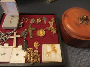 lot 131 image: Costume Jewelry