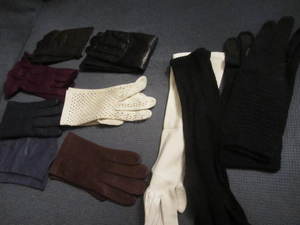 lot 165 image: Ladies Leather Glove