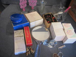 lot 200 image: Mary Kay, Cologne, Mirror