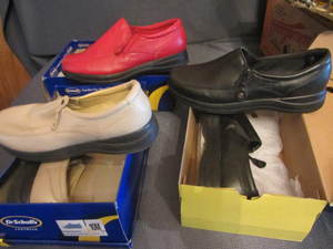 lot 211 image: Ladies Shoes
