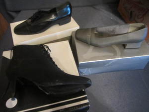 lot 212 image: Ladies Shoes