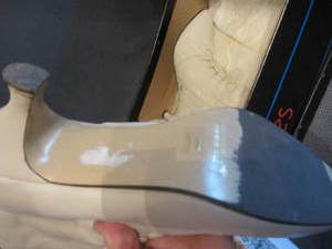 lot 213 image: Ladies Shoes