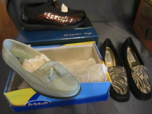 lot 214 image: Ladies Shoes