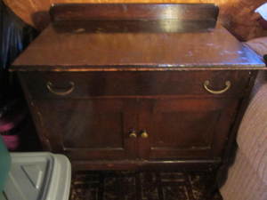 lot 208 image: Sideboard