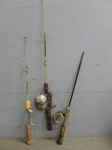 lot 12 image: Ice Fishing Items