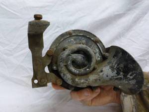 lot 39 image: Vintage Car Horn
