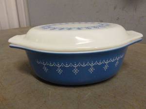 lot 46 image: Vintage Pyrex