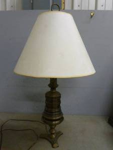 lot 61 image: Vintage Cast Brass Lamp