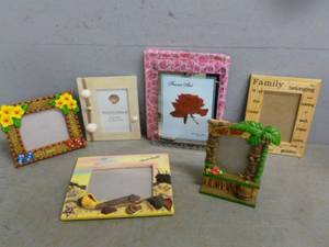 lot 71 image: Decorative
