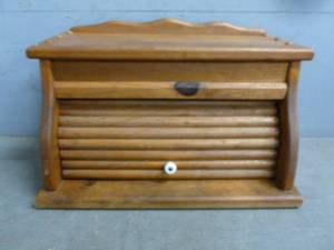 lot 81 image: Bread Box