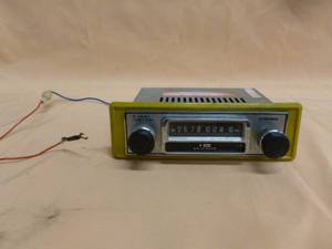 lot 123 image: Vintage Car Radio