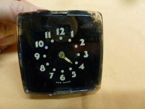 lot 138 image: Vintage Auto Clock