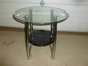 lot 178 image: End Table