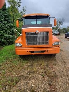 lot 5 image: International 9200 Semi Tractor