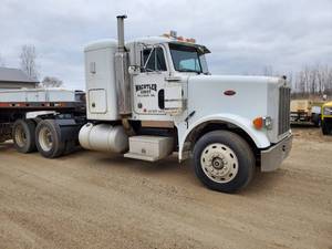 lot 2 image: Peterbuilt 379 Conventional Cab