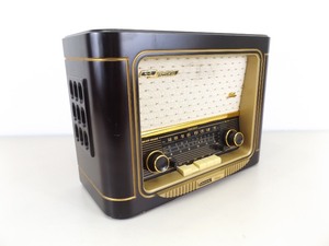 lot 5 image: WORKING Newer Grundig Classic International #960 Stortwave Radio