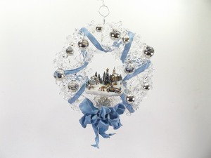 lot 11 image: WORKING Thomas Kinkade Bradford Wreath in Original Box