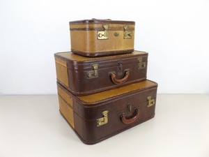 lot 24 image: Vintage Leather Stratosphere Suitcase Set