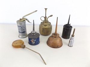 lot 38 image: Lot of Vintage Collectible Oil Cans