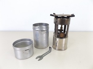 lot 42 image: Vintage HIGHLY Collectible Coleman 530 Camp Stove