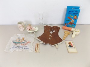 lot 44 image: Lot of Vintage Risque Novelty Items