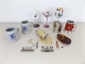 lot 48 image: Lot of Vintage Beer, Liquor, Wine Advertising, Steins, Novelty, etc. Items