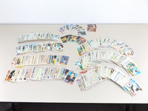 lot 74 image: Lot of Vintage 1970s Topps Baseball Cards