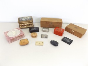 lot 79 image: Lot of Vintage Wood etc. Boxes, Coin Purses, etc.