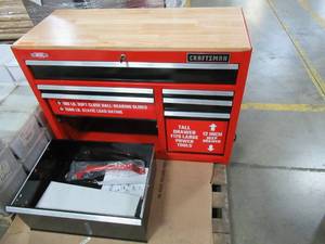 lot 260 image: CRAFTSMAN 2000 Series 41-in W x 35-in H 7-Drawer Steel Rolling Tool Cabinet (Red) CMST98041RB - Bottom Drawer Glides need some work.