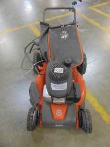 lot 333 image: Husqvarna HU800AWDXBBC 190-cc 22-in Self-propelled Gas Lawn Mower with Honda Engine 961450029