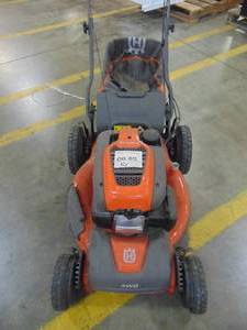 lot 334 image: Husqvarna HU800AWDH 190-cc 22-in Self-propelled Gas Lawn Mower with Honda Engine 961450021