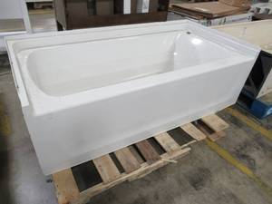lot 483 image: Sterling LH Drain, Made of Vikrell Material in White 60 X 30 X 16 Tall - Crack in upper LH Front Corner. - See Photo.