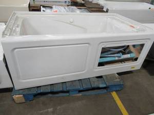 lot 486 image: EverClean LH Drain Alcove Whirlpool Tub Made of Vikrell Material in White 60 X 32 X 21 Tall. - Missing Front RH Panel and Has a Bad Crack on LH Top Side - See Photos