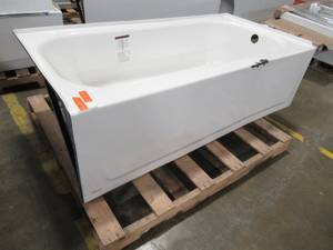 lot 493 image: Briggs RH Drain Made From Single Steel Sheet in White 60 X 30 X 17 Tall - Some Enamel Damage Middle Top of Threshold and Slight RH Bottom Dent. - See Photo.