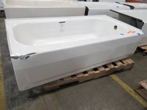 lot 495 image: Briggs RH Drain Made From Single Steel Sheet in White 60 X 30 X 14 12 Tall - Enamel Damage and Dent in LH Front Upper Corner - See Photo.