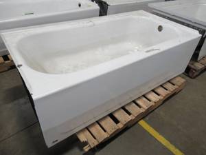 lot 496 image: Bootz RH Drain, Made From Single Steel Sheet in White 60 X 30 X 16 12 - Enamel Chip LH Top Side by Wainscot - See Photos.