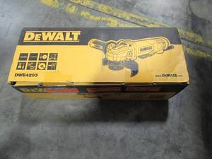 lot 402 image: DEWALT DWE4203-QS 4 12 INCH ANGLE GRINDER 220V - European Plug New In Box